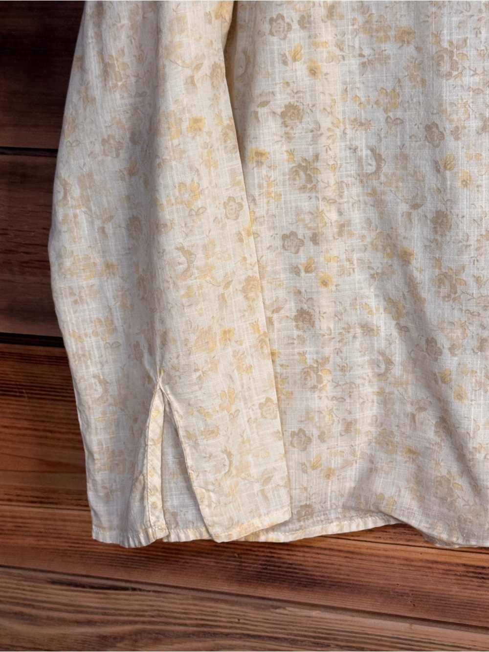 Eddie Bauer Lightweight Cream Subtle Floral Button-Front Women's Top | Size XL - Picture 10 of 12